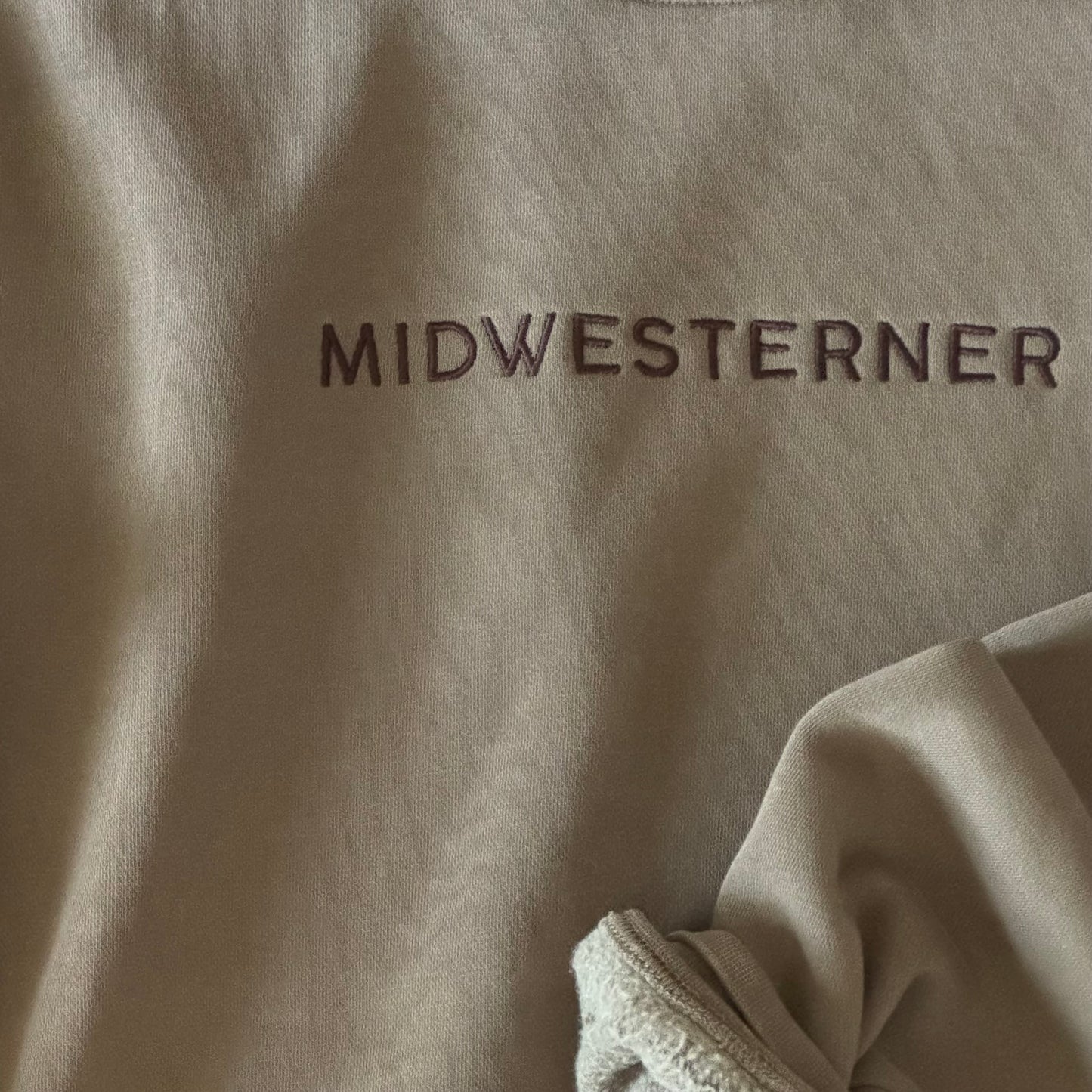Midwesterner Embroidered Crew | Mocha