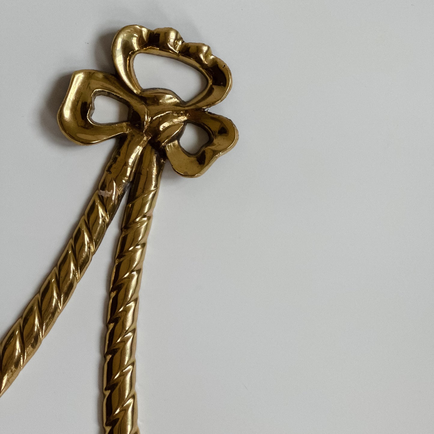 Vintage Brass Hollywood Regency Hanging Wall Bow