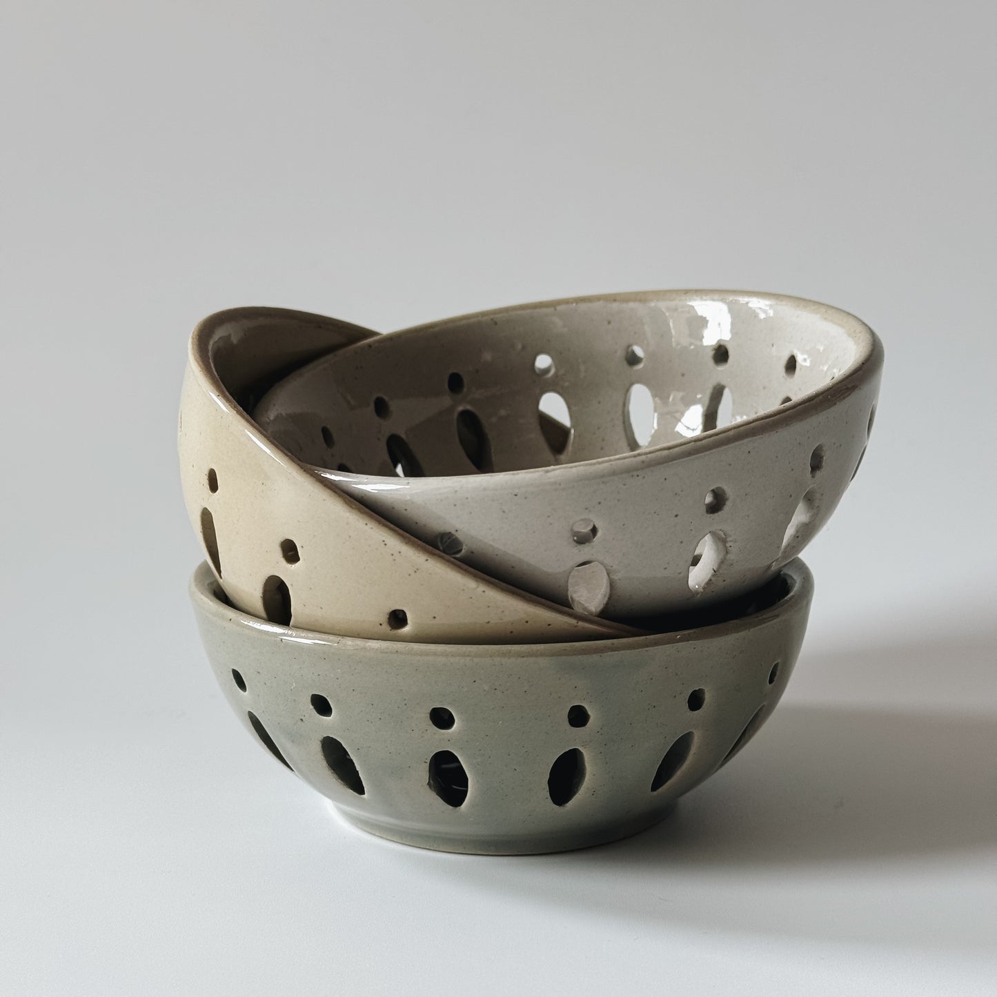 Stoneware Berry Bowl | Oat