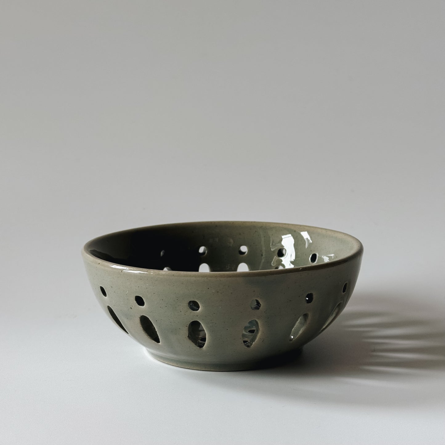 Stoneware Berry Bowl | Sage