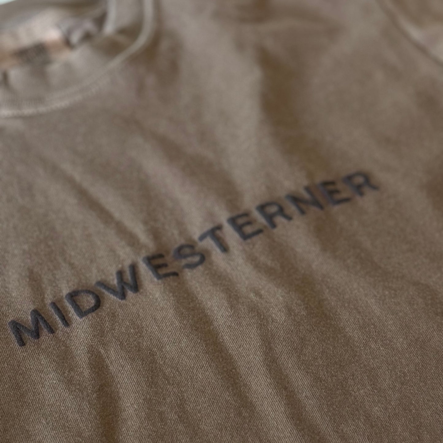 Midwesterner Puff Print Tee | Mocha